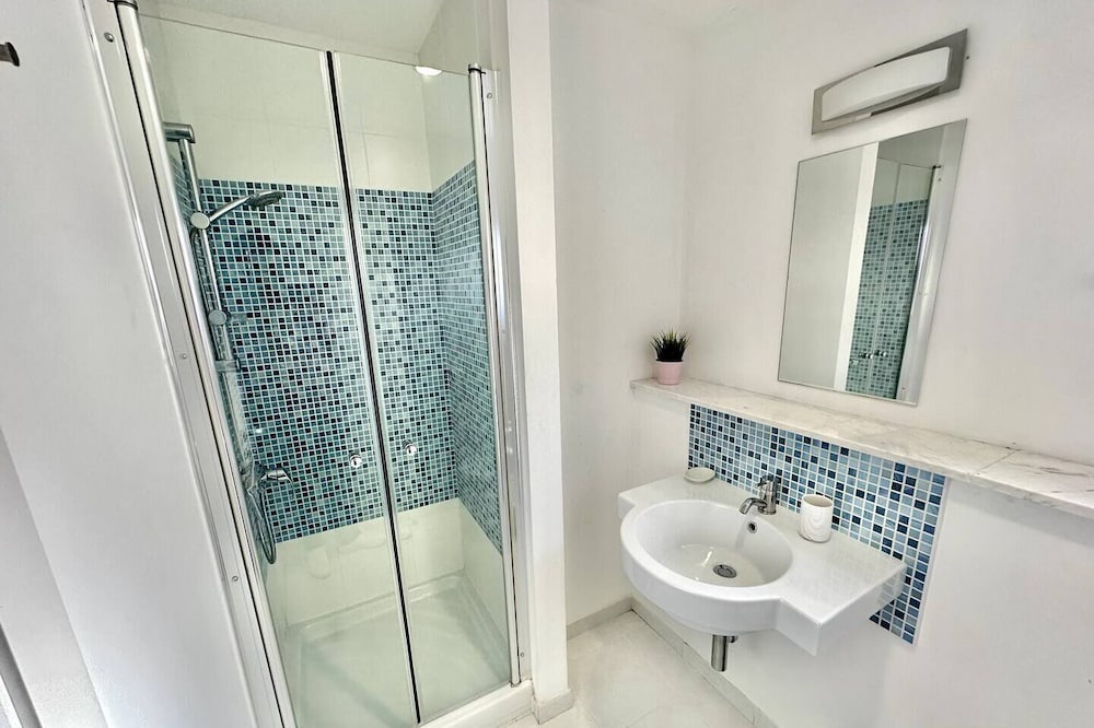 Photo of Bathroom in Aradippou