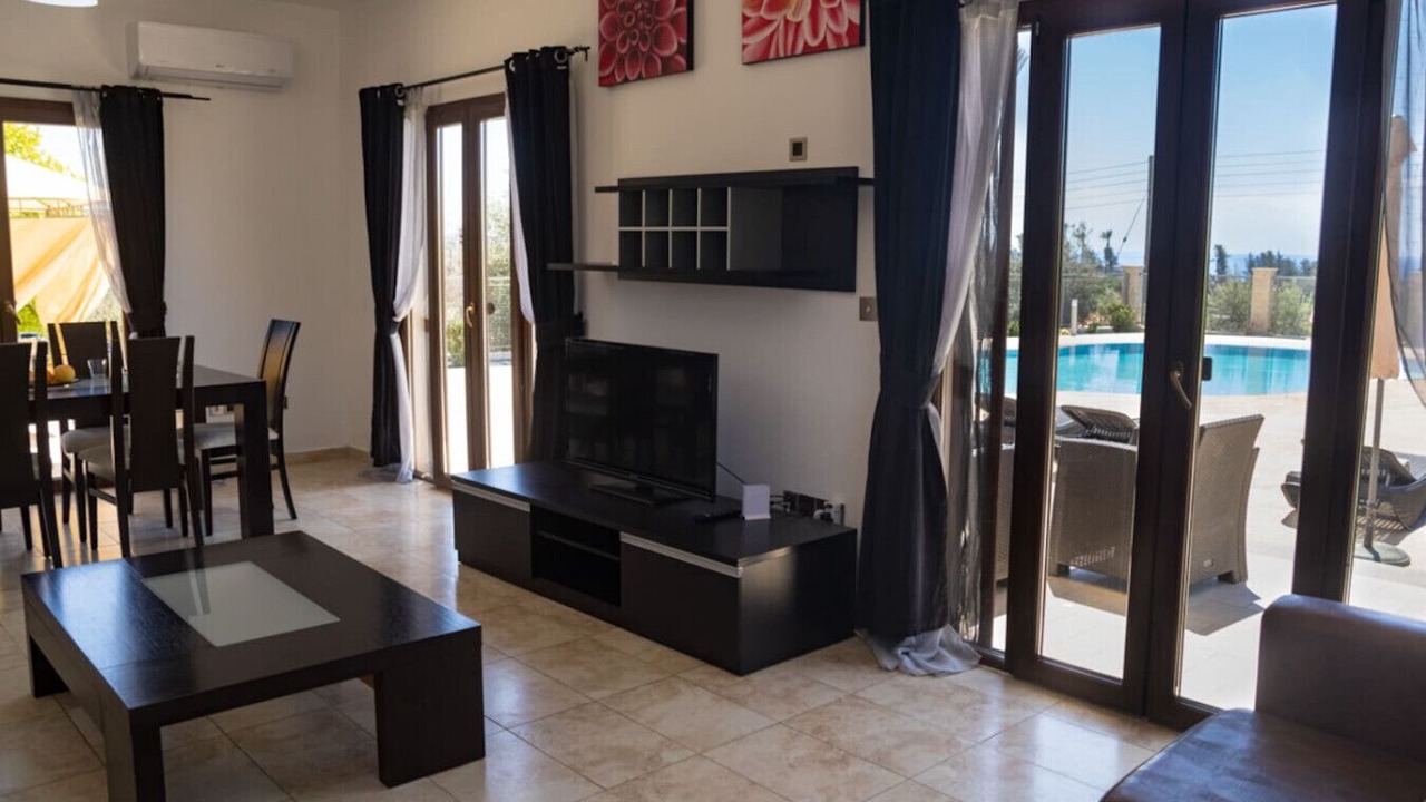 Photo of Livingroom in Peyia Town