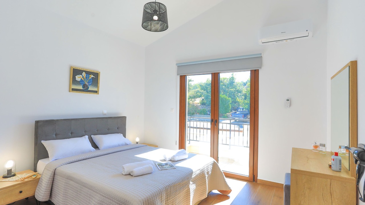 Photo of Bedroom in Meladeia