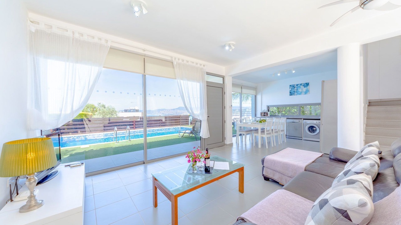 Photo of Livingroom in Latchi