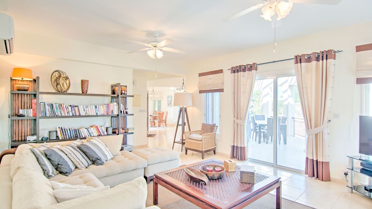 Photo of Livingroom in Latchi