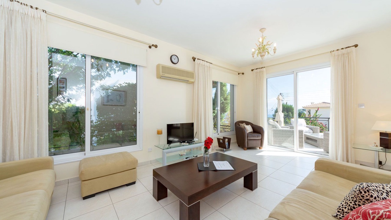 Photo of Livingroom in Latchi