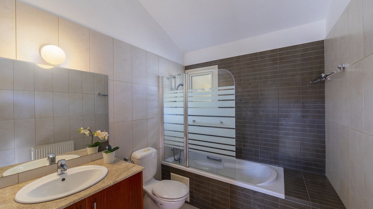Photo of Bathroom in Pervolia