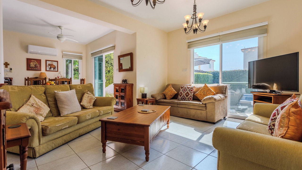 Photo of Livingroom in Peyia Town