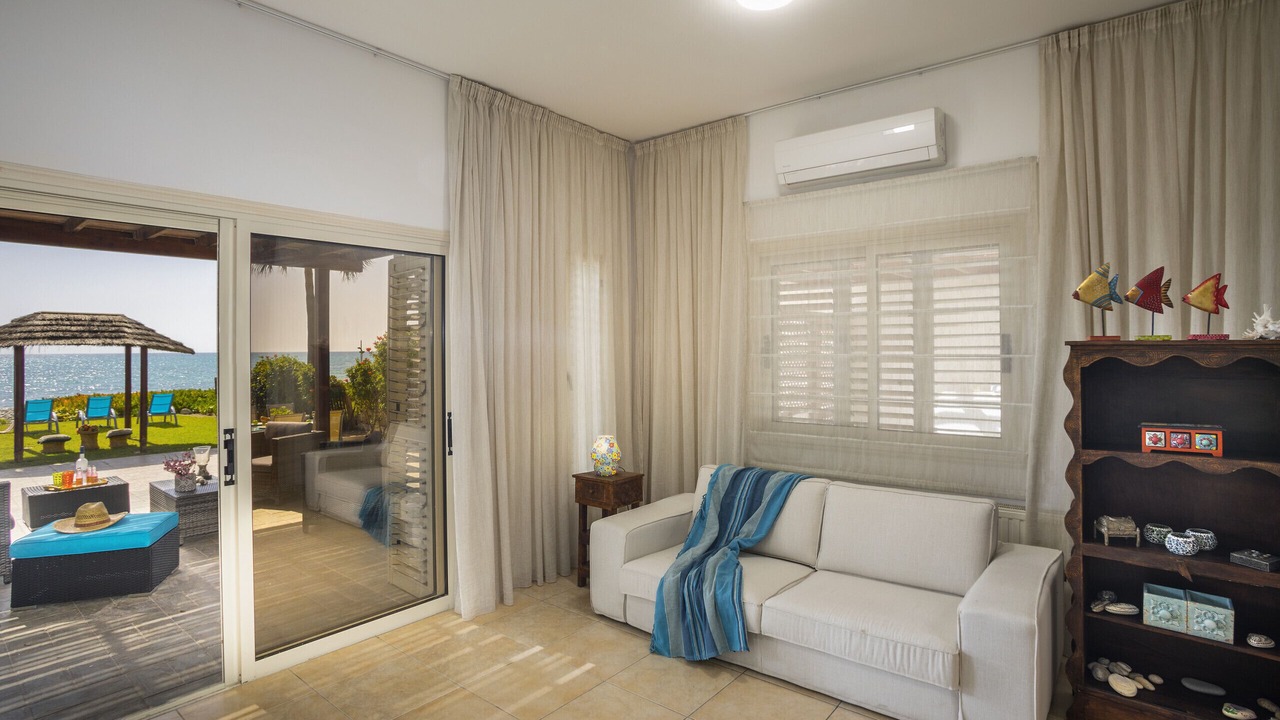 Photo of Livingroom in Meneou