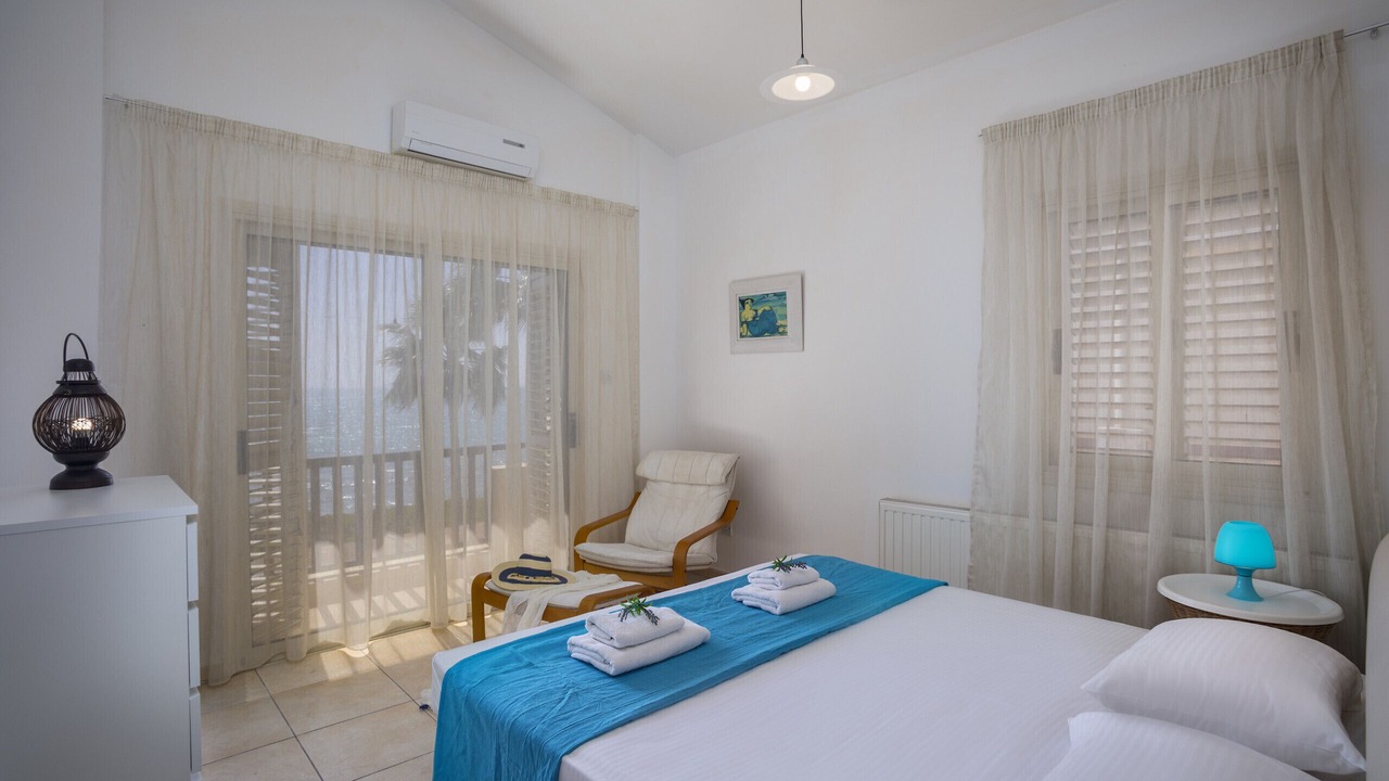 Photo of Bedroom in Meneou