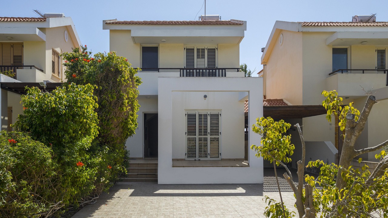 Photo of Outdoor in Meneou