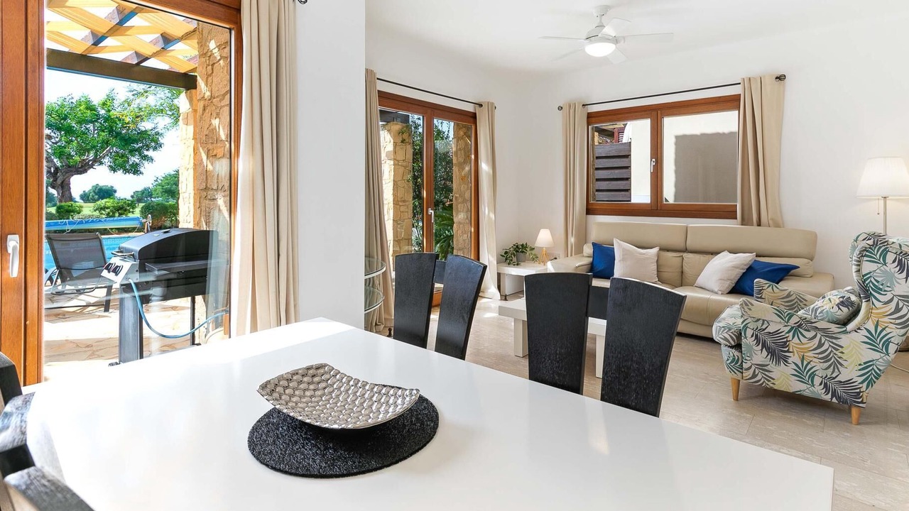 Photo of Livingroom in Aphrodite Hills
