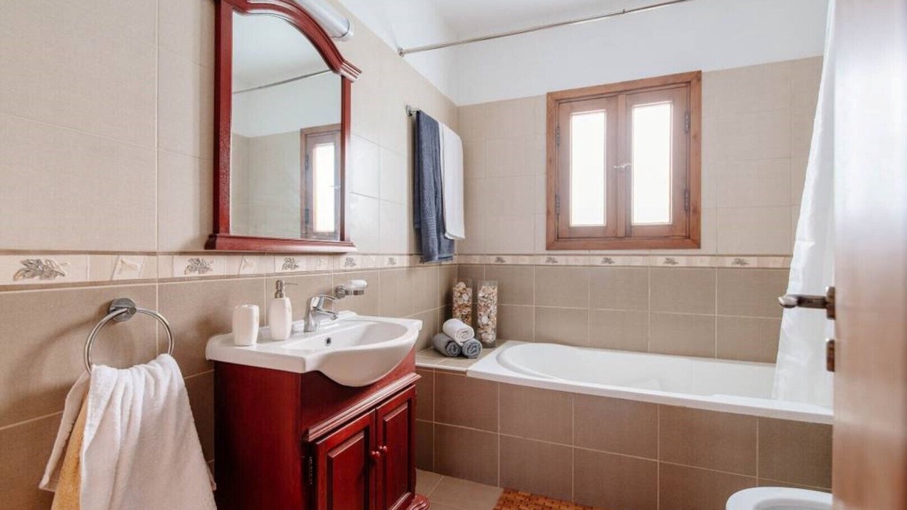 Photo of Bathroom in Anogyra