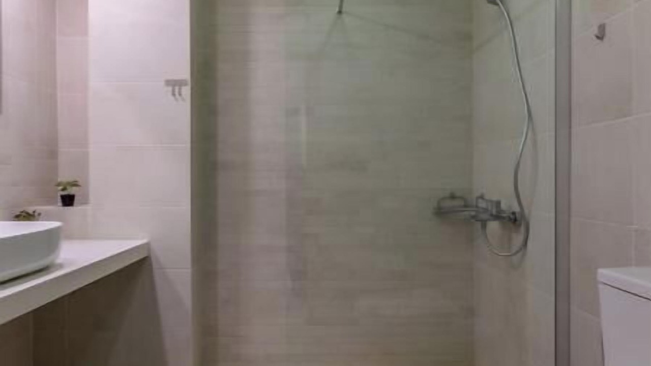 Photo of Bathroom in Politiko