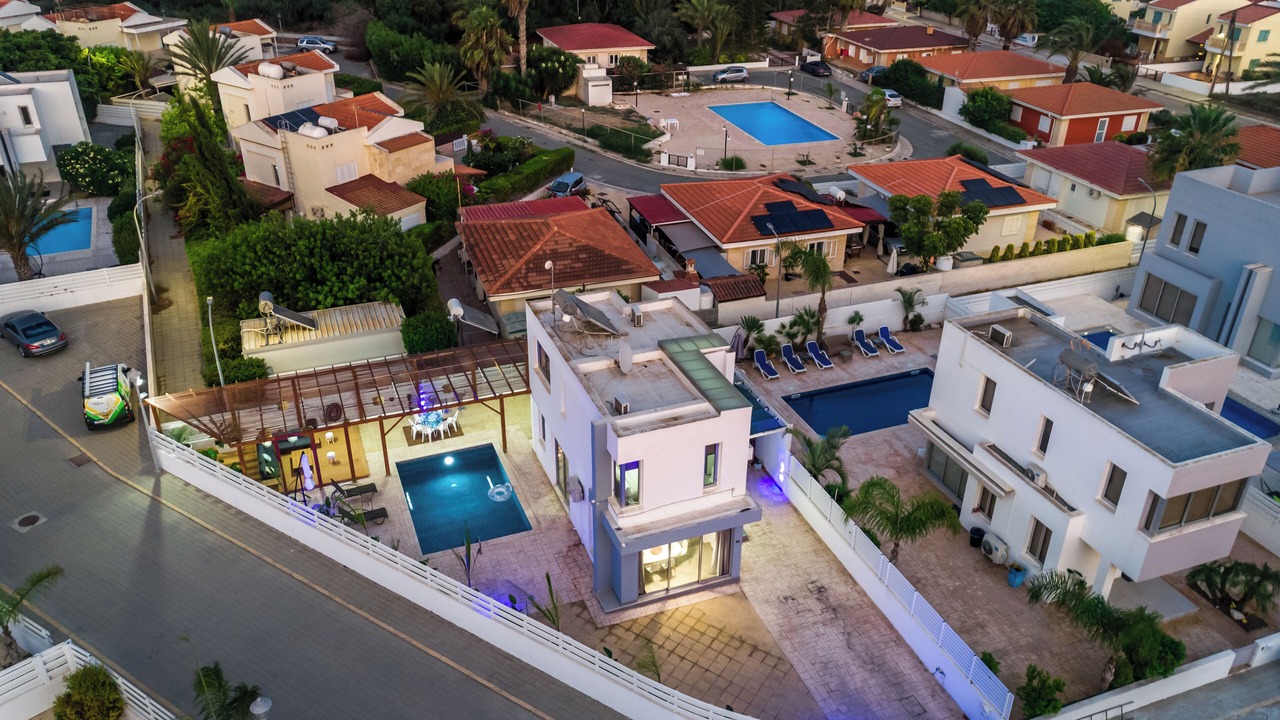 Photo of Outdoor in Meneou