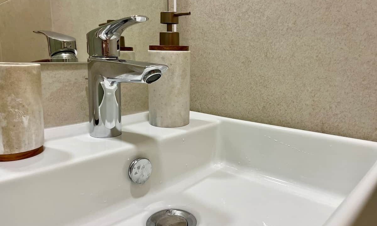 Photo of Bathroom in Politiko