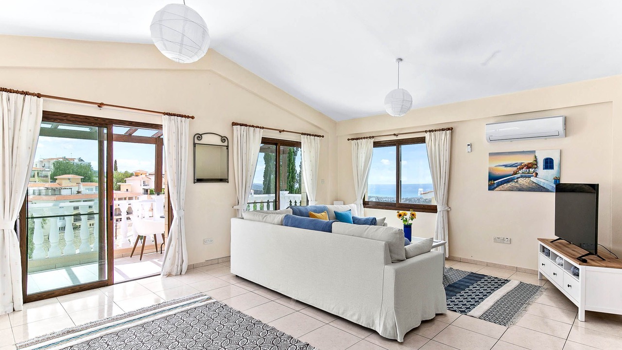 Photo of Livingroom in Peyia Town