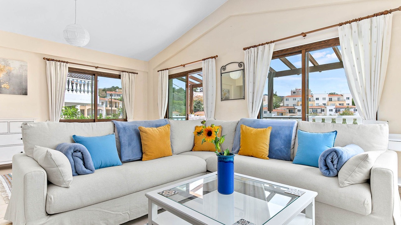 Photo of Livingroom in Peyia Town