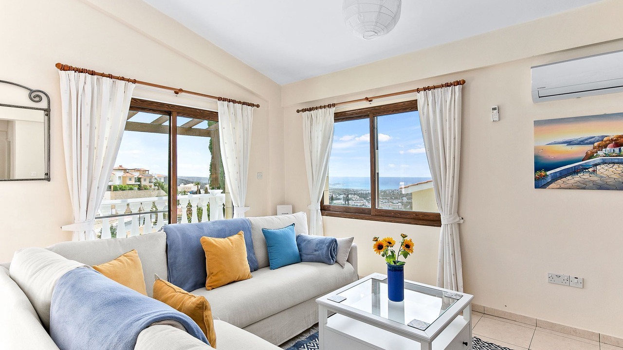 Photo of Livingroom in Peyia Town