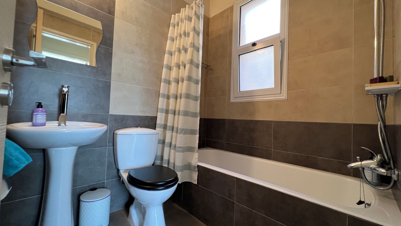 Photo of Bathroom in Polis