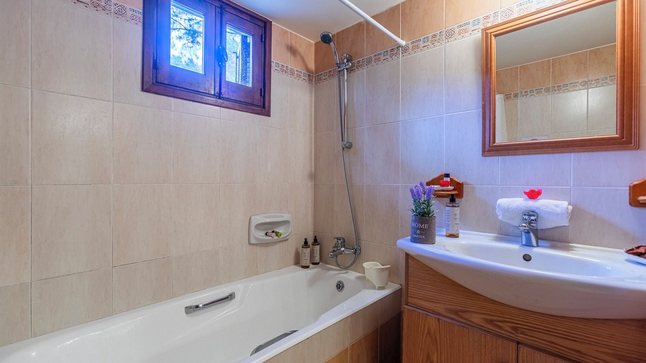 Photo of Bathroom in Platres