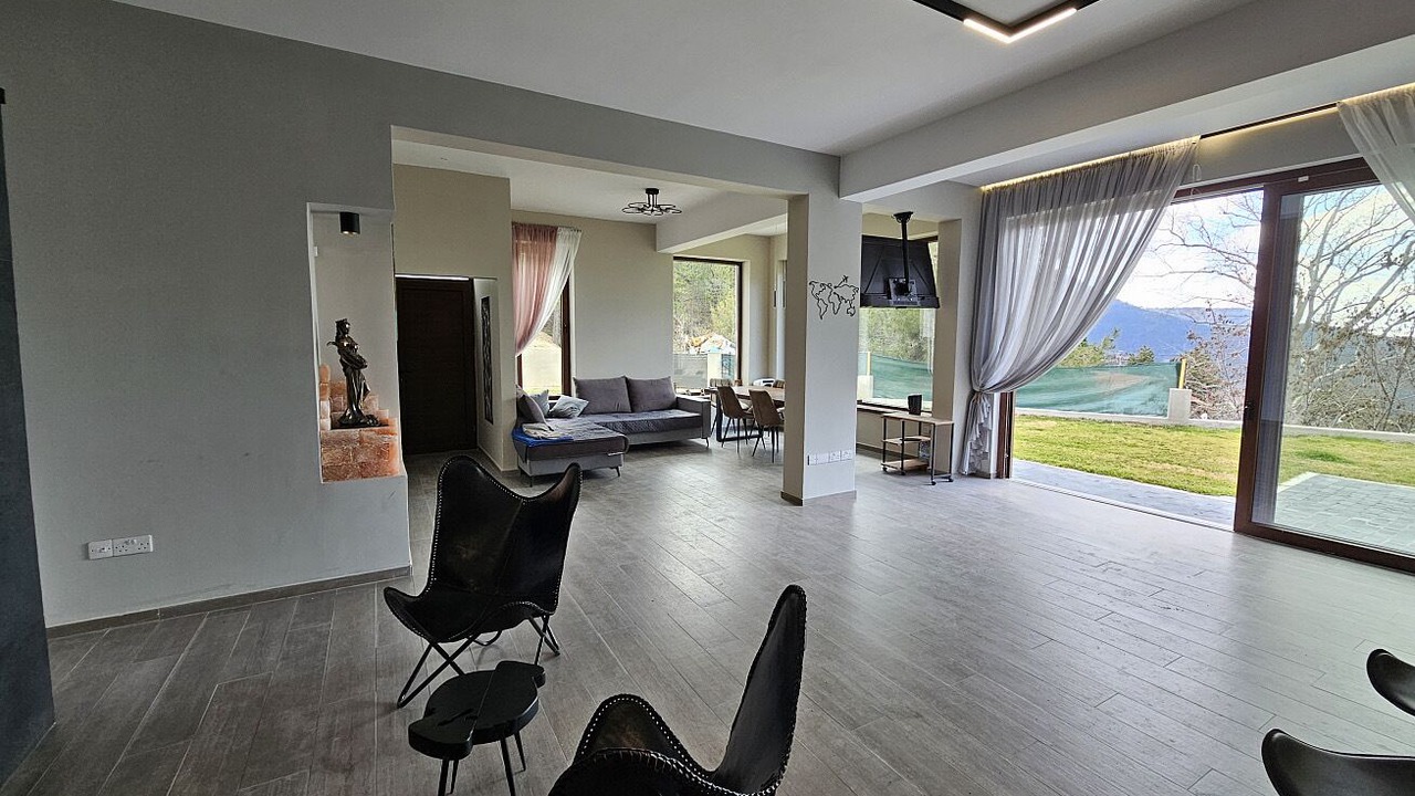 Photo of Livingroom in Prodromos