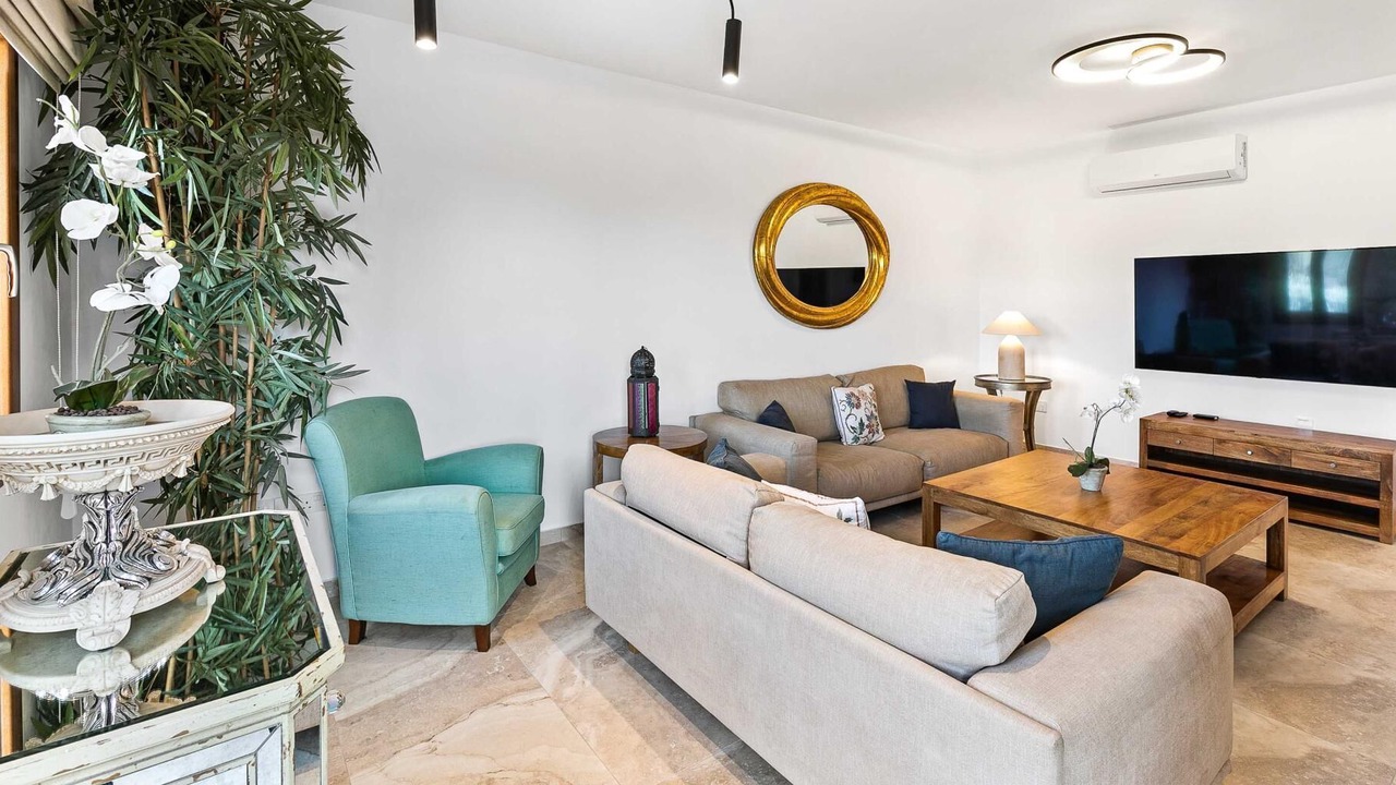 Photo of Livingroom in Aphrodite Hills