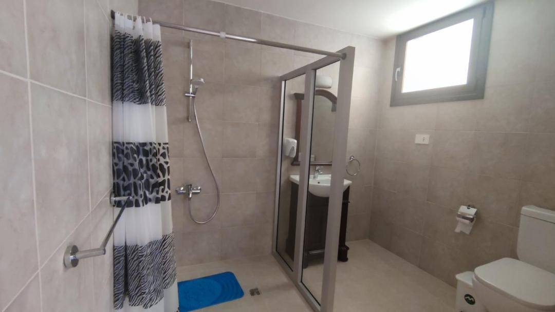 Photo of Bathroom in Politiko