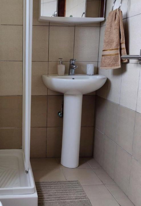 Photo of Bathroom in Politiko