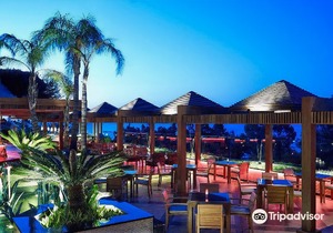 Four Seasons Hotel in Ayios Tykhonas
