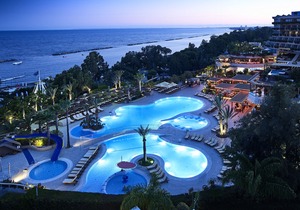 Four Seasons Hotel in Ayios Tykhonas