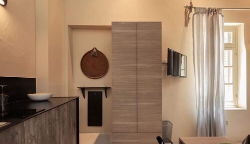 Deluxe Studio