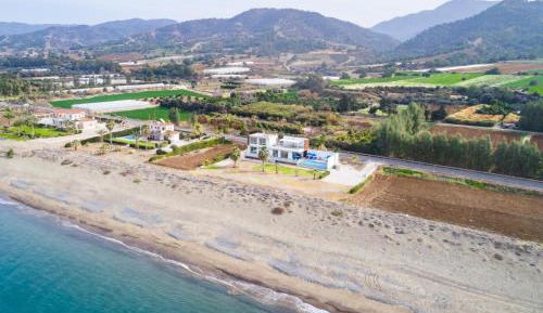 Villa - Beach Front