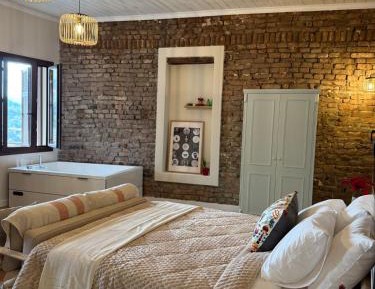 Deluxe Suite with Spa Bath