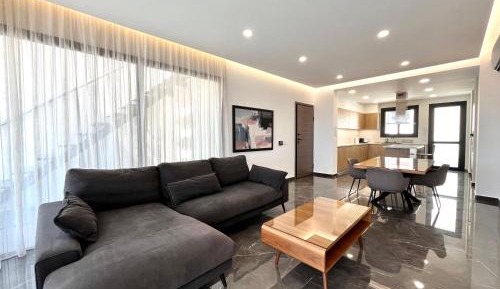 Four-Bedroom Luxury Apartment