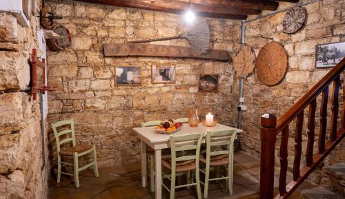 Two-Bedroom House (Elia)