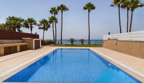 Villa - Beach Front