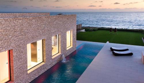 Villa - Beach Front