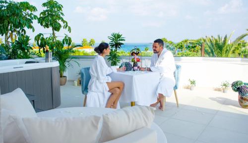 Junior Sea View Suite with Jacuzzi