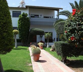 Villa with Garden View