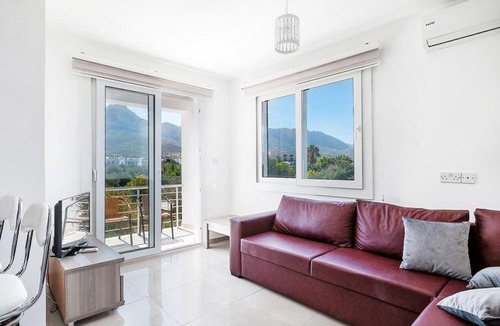 Zeytinlik Apartment | Flat w Pool and Balcony 4 min to Beach in Kyrenia