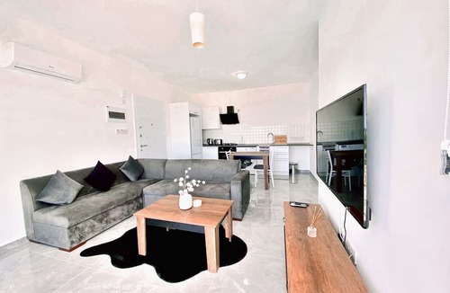 Edremit Apartment | Flat w Shared Pool 2 min to Beach in Kyrenia