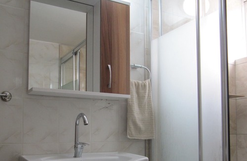 Karavas Apartment | Privatwohnung mit 2 Schlafzimmern in der Nähe der Küste
