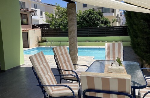 Universal House | Well situated comfortable luxury villa with swimming pool.