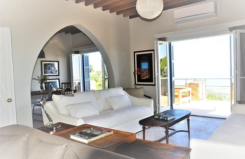 Karaman Villa | Luxury Karmi Accommodation with Stunning Views, Perfect Place To Escape !