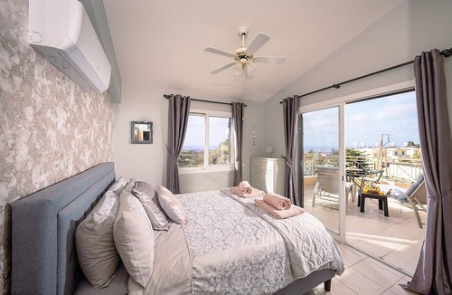 Peyia Town Villa | Villa Venezi, Peyia - a villa that sleeps 6 guests in 3 bedrooms
