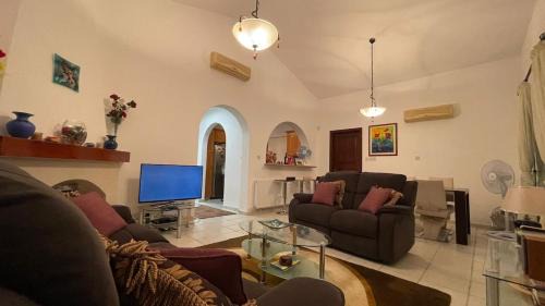 Tala Villa | Tala Heights Luxury 3Bedroom Villa- Private Pool, Garden & Sunset Views