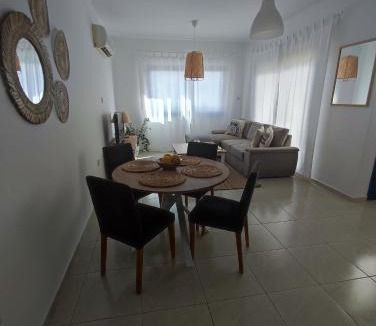 Universal Apartment | Marina Gardens