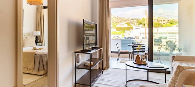 Sanders River Plaza - Light 2 Bedroom Apartment with Balcony in Limassol