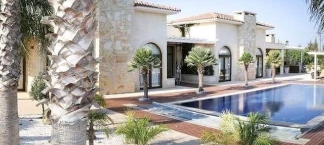Luxurious , Exclusive Private House Near the Beach in Larnaca mazotos