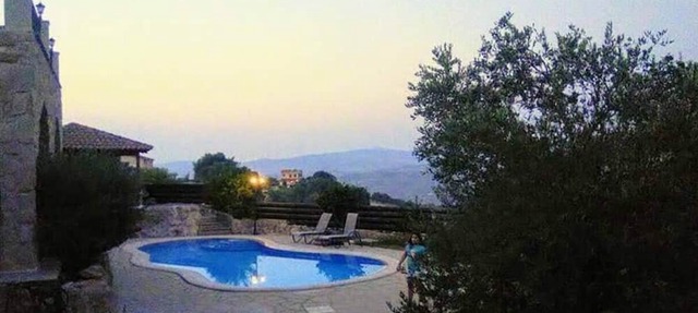 Beautiful 4 bdr villa, in the middle of Paphos-Polis road in Stroumpi