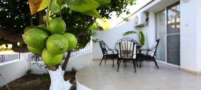 Doruksen Cozy Sea House with spacious backyard and sea view-2 min from the beach in Alsancak