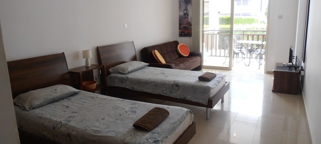 Studio Apartment with aircon, WI-FI and large pool in Peyia