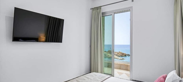 Olymp Luxury Villa D in Kissonerga